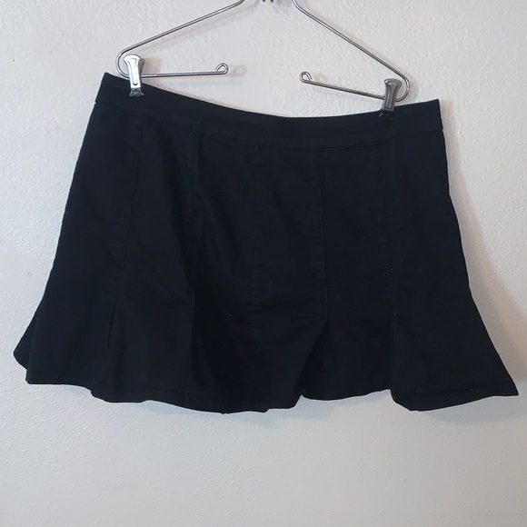 No Boundaries Black Pleated ruffle Mini Skirt Zip Back - Picture 1 of 8